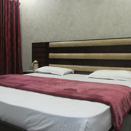 Hotel Silk Haldwani Bagian luar foto