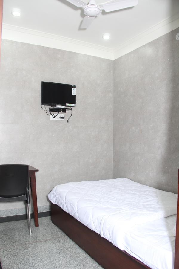 Hotel Silk Haldwani Bagian luar foto