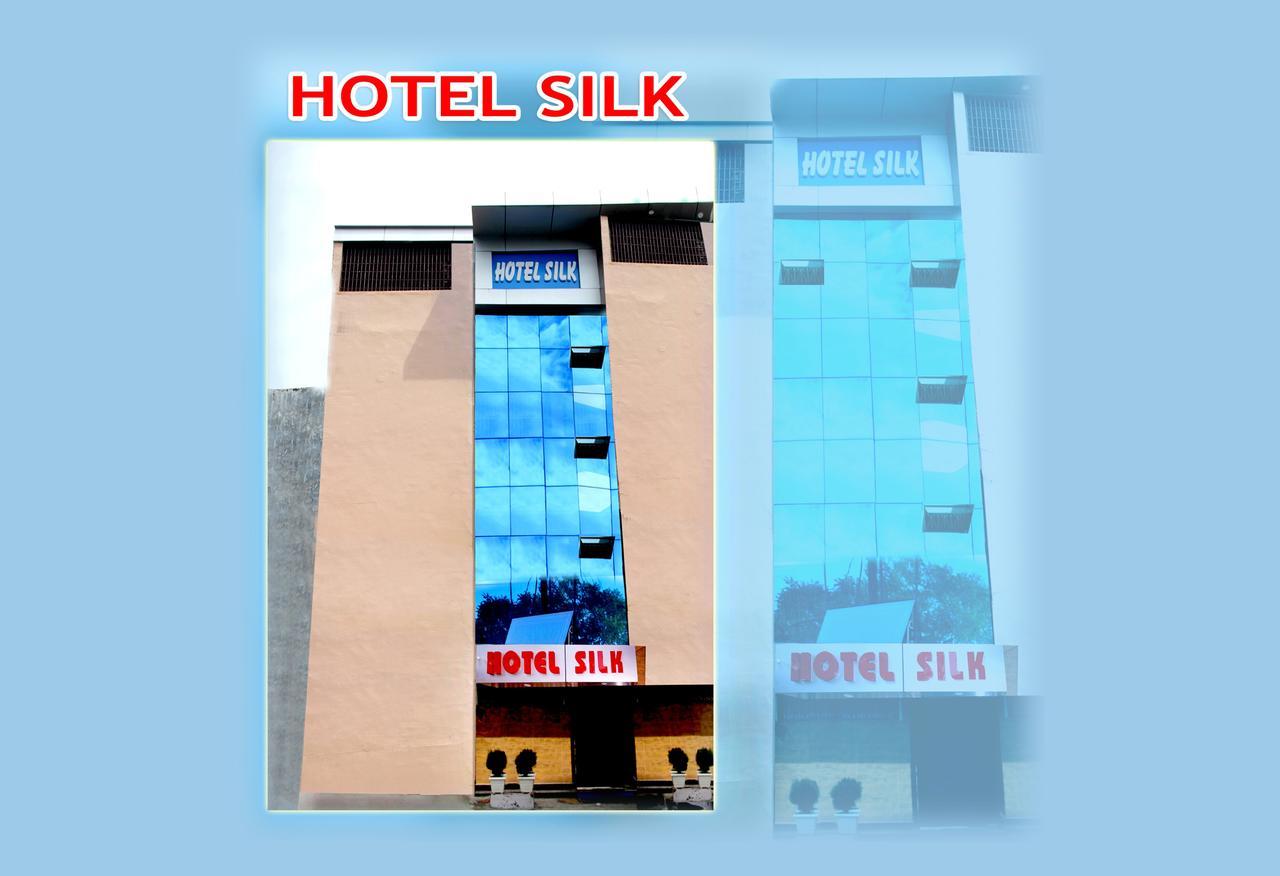 Hotel Silk Haldwani Bagian luar foto