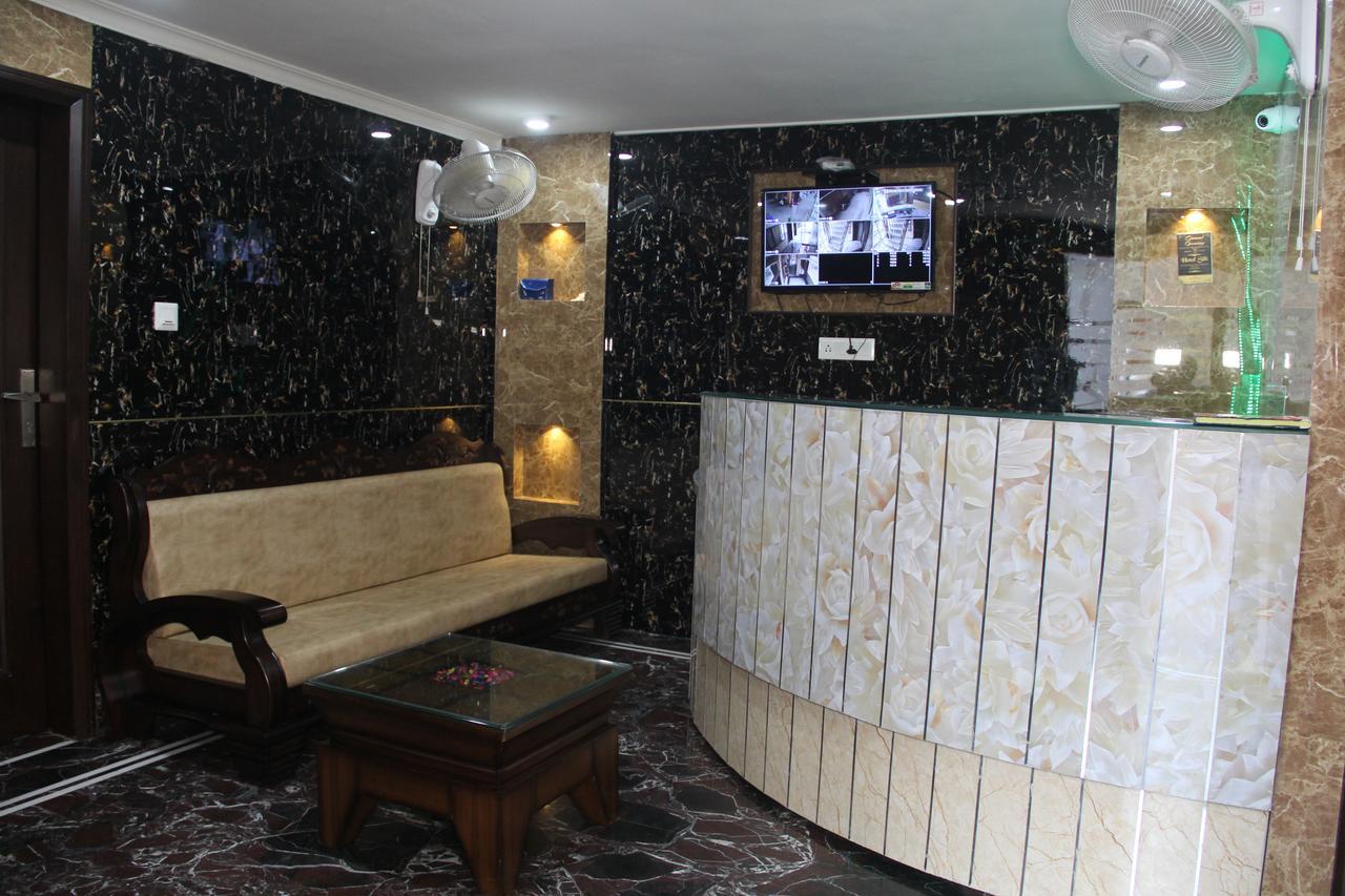 Hotel Silk Haldwani Bagian luar foto