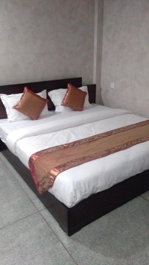 Hotel Silk Haldwani Bagian luar foto