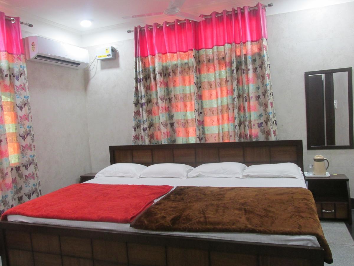 Hotel Silk Haldwani Bagian luar foto